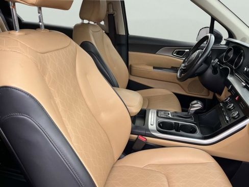 Certified 2024 Kia Carnival LX image 26