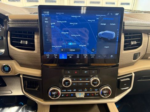 Used 2024 Ford Expedition Max Limited image 19