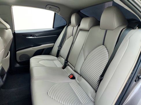 Used 2021 Toyota Camry SE w/ Carpet Mat Package (TMS) image 23