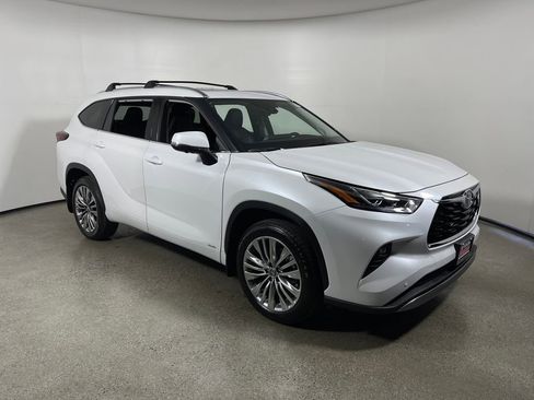 New 2026 Toyota Highlander Platinum AWD/4WD image 1