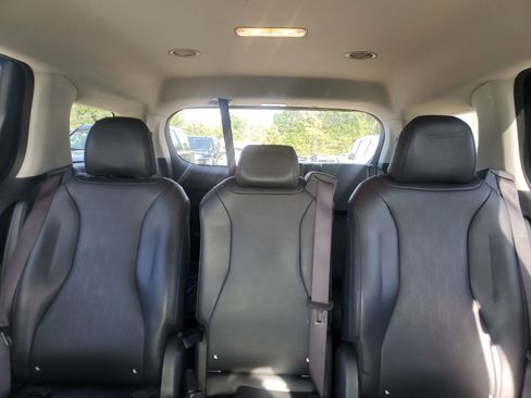 Used 2025 Kia Carnival FWD image 13