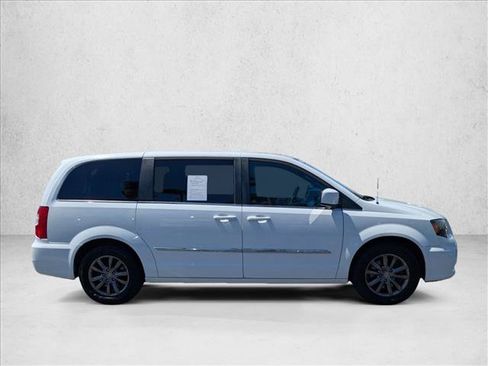 Used 2015 Chrysler Town & Country S w/ Driver Convenience Group FWD image 4