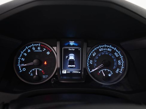 Used 2022 Toyota Tacoma TRD Off-Road w/ TRD Premium Off Road Package AWD/4WD image 28