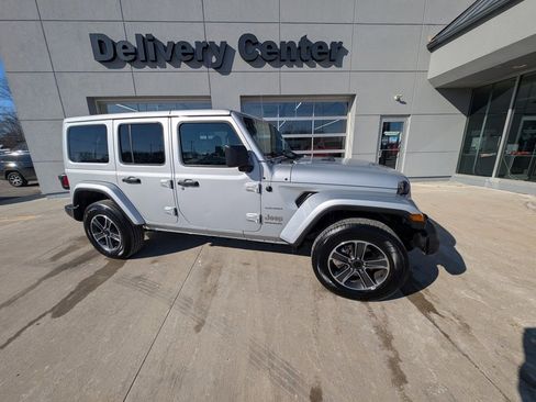 Used 2023 Jeep Wrangler Sahara image 4