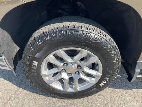 Used 2023 Chevrolet Silverado 1500 LT AWD/4WD image 29