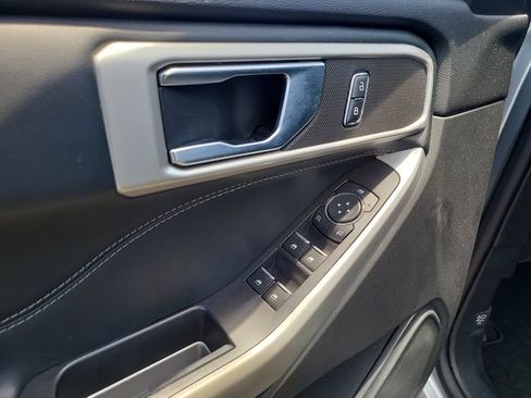 Certified 2020 Ford Explorer XLT w/ Equipment Group 202A RWD image 16