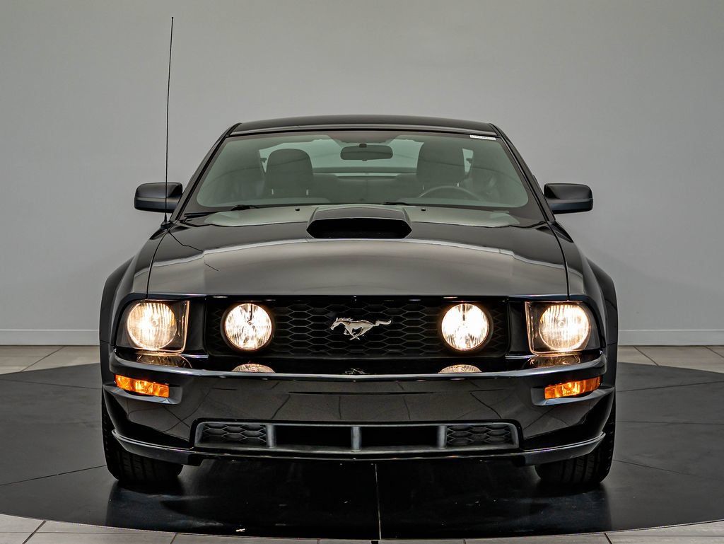 Used 2008 Ford Mustang GT RWD image 2