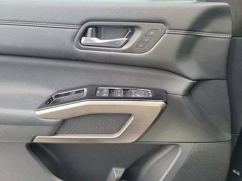 Used 2024 Nissan Pathfinder Platinum w/ Black Appearance Package FWD image 26