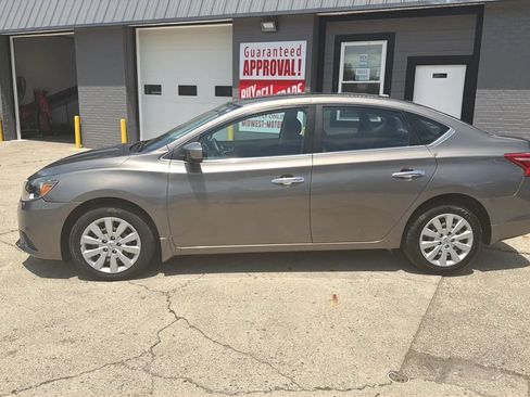 Used 2017 Nissan Sentra SV FWD image 2