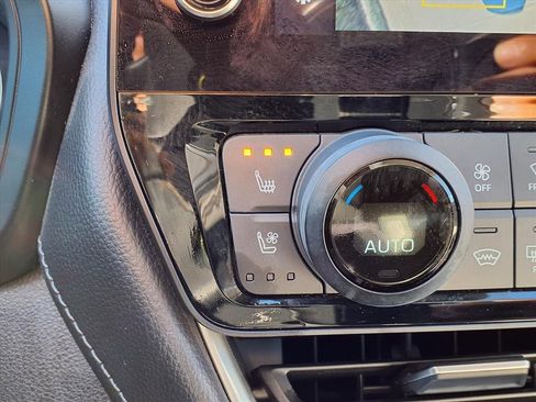 Used 2024 Toyota Grand Highlander Limited image 11