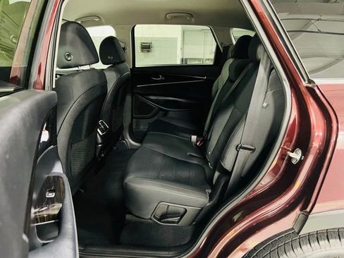 Used 2020 Kia Sorento AWD V6 image 24