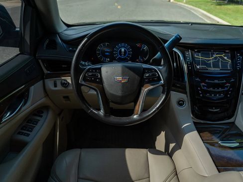 Used 2019 Cadillac Escalade Premium Luxury AWD/4WD image 21