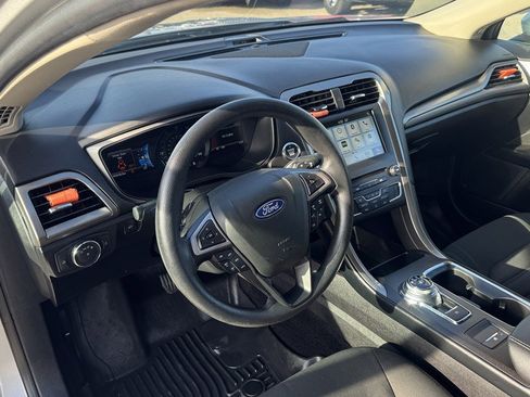 Used 2018 Ford Fusion SE w/ Fusion SE Technology Package image 15