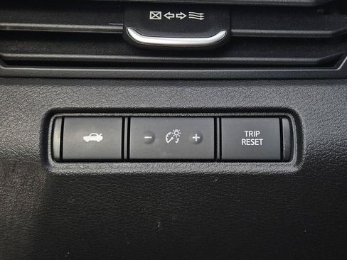 Used 2024 Nissan Altima 2.5 SR FWD image 19