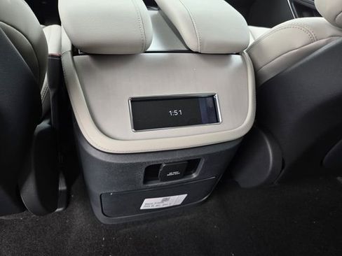 New 2026 Lincoln Navigator Premiere AWD/4WD image 17