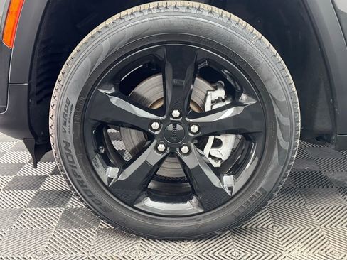 Used 2023 Jeep Grand Cherokee L Limited w/ Black Appearance Package image 15