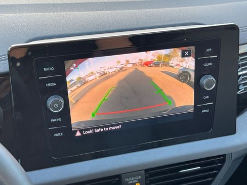 Used 2025 Volkswagen Jetta SE image 17