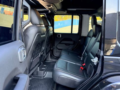 Used 2021 Jeep Wrangler Unlimited Rubicon w/ Trailer Tow Package AWD/4WD image 31