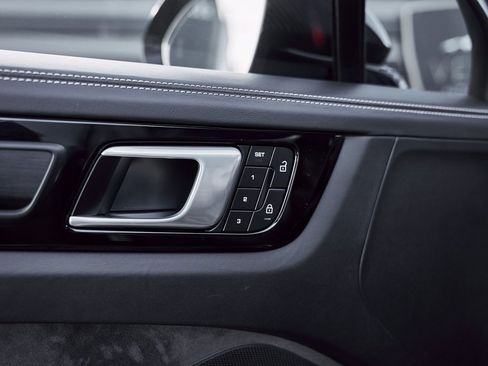 Used 2023 Porsche Cayenne Turbo GT image 40