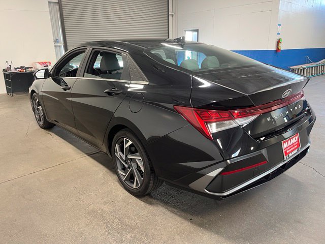 Used 2025 Hyundai Elantra Limited FWD image 5