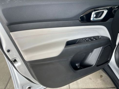 Used 2025 Jeep Compass Limited image 20