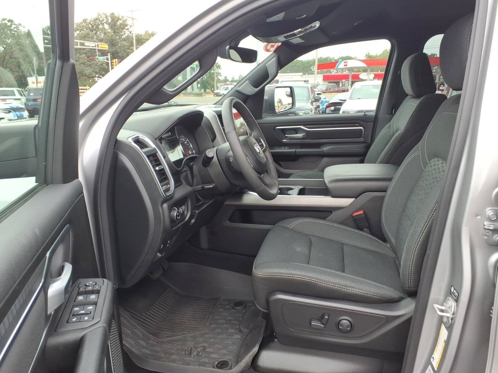 Used 2025 RAM 1500 Big Horn AWD/4WD image 10