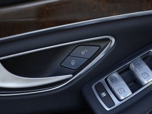 Used 2014 Mercedes-Benz S 550 Sedan image 28