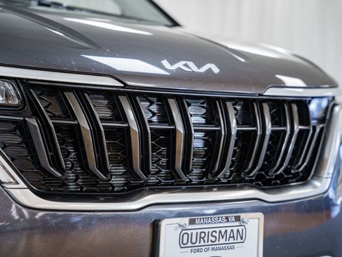 Used 2024 Kia Carnival LX image 7