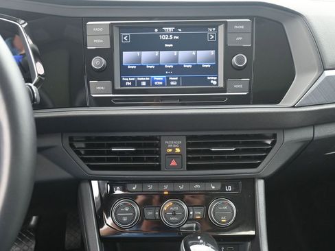 Used 2023 Volkswagen Jetta SE FWD image 12