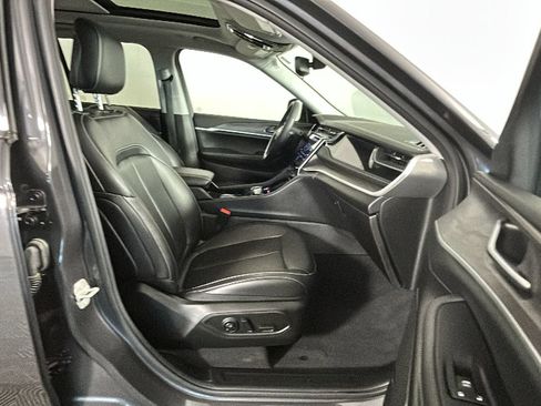 Used 2023 Jeep Grand Cherokee 4WD 4xe image 31