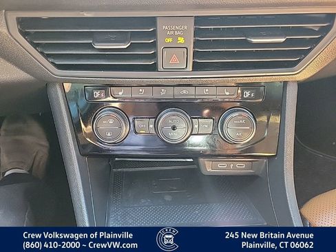 Certified 2024 Volkswagen Jetta SEL FWD image 8