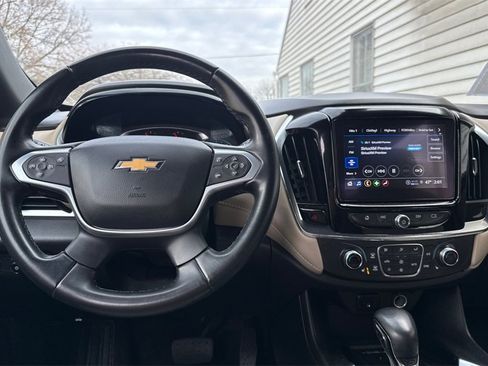 Used 2023 Chevrolet Traverse LT w/ Rear Camera Mirror Package image 15