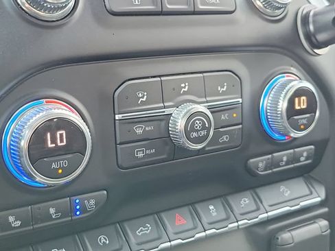 Used 2020 GMC Sierra 1500 SLT w/ SLT Premium Plus Package AWD/4WD image 31