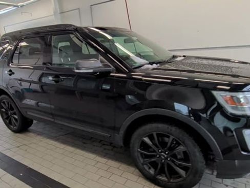 Used 2017 Ford Explorer XLT w/ Equipment Group 202A image 7