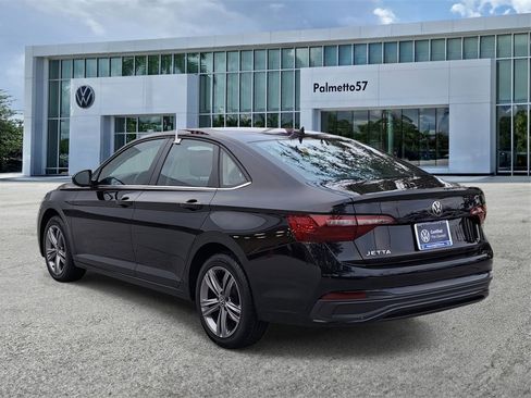 Certified 2022 Volkswagen Jetta SE image 6