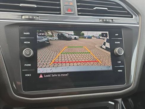 Certified 2022 Volkswagen Tiguan SE FWD image 13