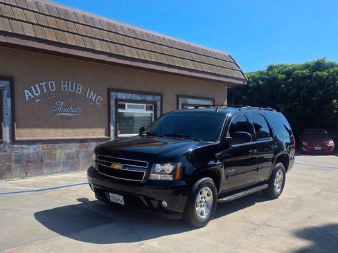 Used 2014 Chevrolet Tahoe LT RWD image 2