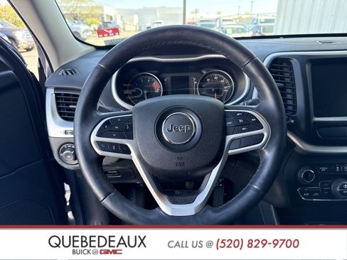 Used 2018 Jeep Cherokee Latitude Plus w/ Comfort/Convenience Group image 14