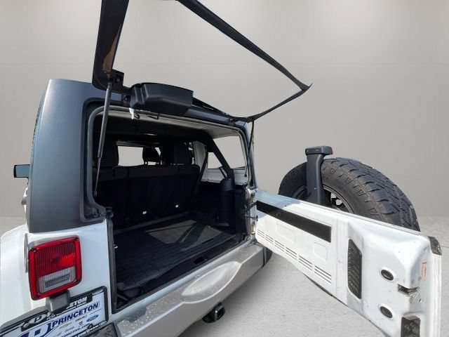 Used 2018 Jeep Wrangler Unlimited Sahara w/ Max Tow Package AWD/4WD image 35