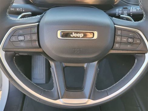 Used 2024 Jeep Grand Cherokee L Laredo image 17