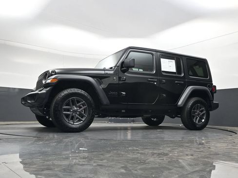 Used 2025 Jeep Wrangler Sport S AWD/4WD image 36