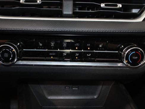 Used 2025 Chevrolet Equinox LT FWD image 26