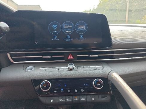 Used 2023 Hyundai Elantra SEL w/ Convenience Package FWD image 9