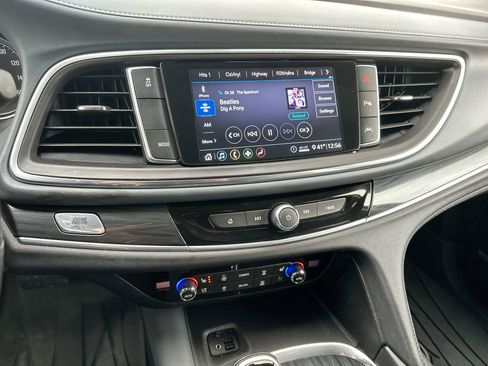 Used 2020 Buick Enclave Premium w/ LPO, Luxury Package image 16