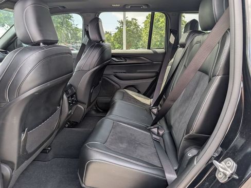 Used 2025 Jeep Grand Cherokee Altitude RWD image 26