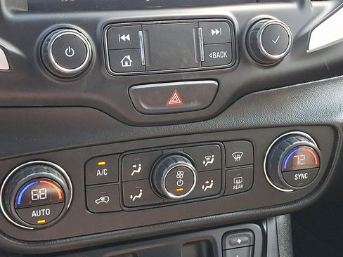 Used 2021 GMC Terrain SLT w/ Infotainment Package II AWD/4WD image 16