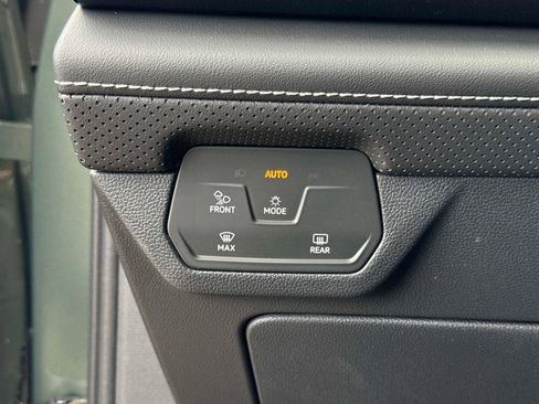 New 2026 Volkswagen Atlas Cross Sport SE image 29