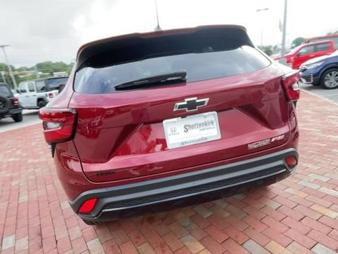 Used 2024 Chevrolet Trax RS FWD image 8