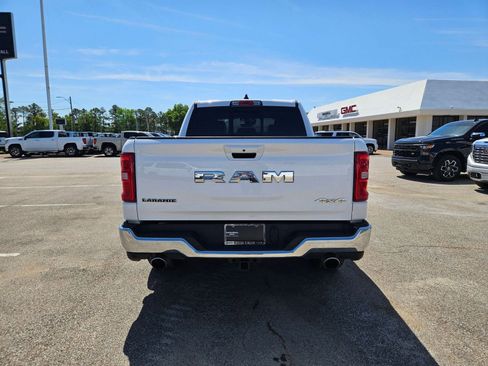 Used 2025 RAM 1500 Laramie AWD/4WD image 5