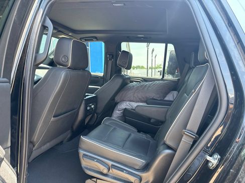 Used 2023 GMC Yukon SLT w/ SLT Luxury Package RWD image 10